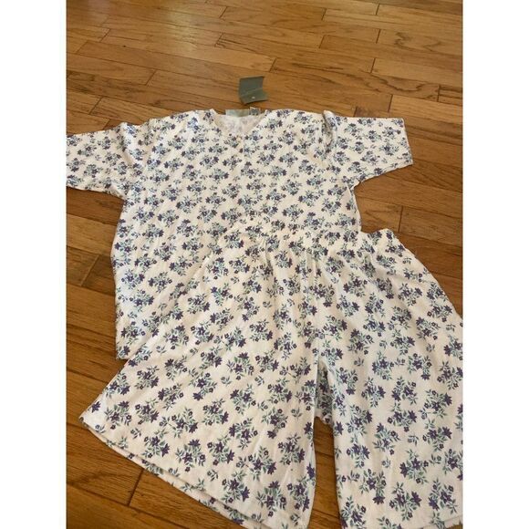 Northern Isles Other - NWT Northern Isles, women's 2 piece floral matching pajama t-shirt/shorts set L
